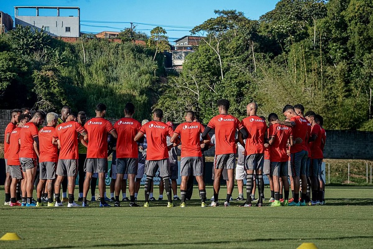 Vitória luta para ter primeiro triunfo em casa na temporada e evitar quarta eliminação seguida na primeira fase do Baiano