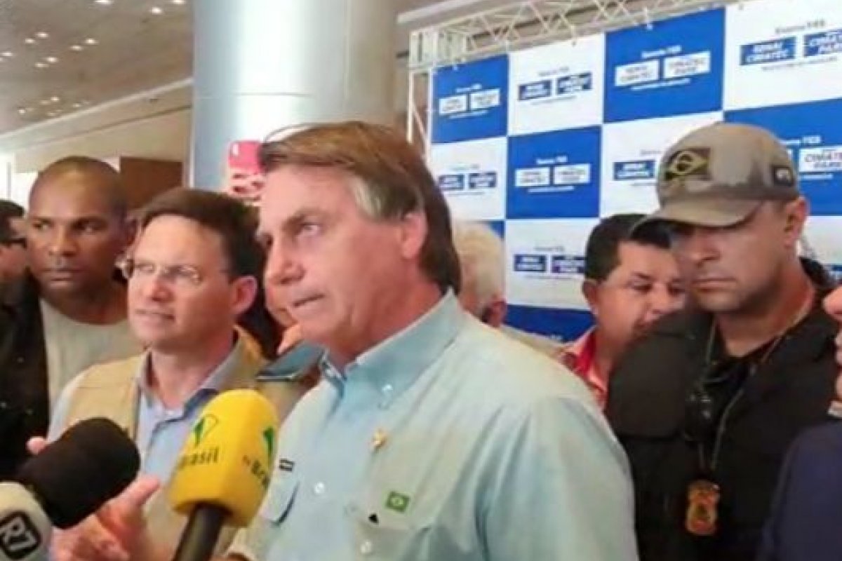 Em Salvador, Bolsonaro diz que pode rebaixar para endemia situação da Covid-19 no Brasil