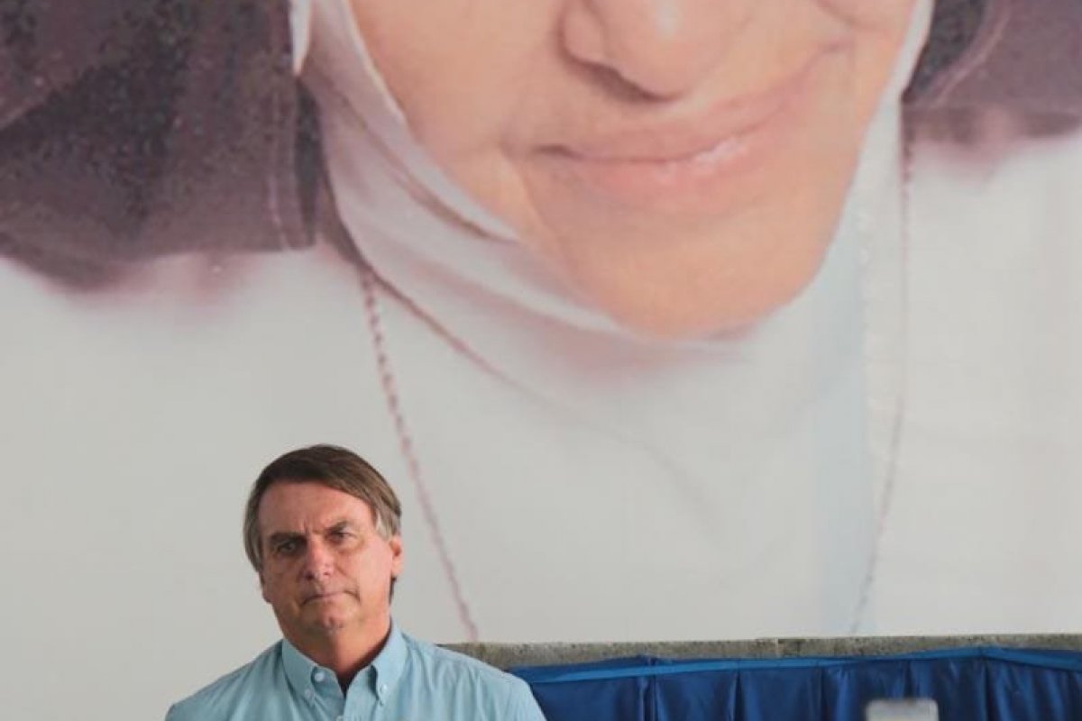 Vídeo: Na OSID, Bolsonaro é recebido com gritos de "mito"