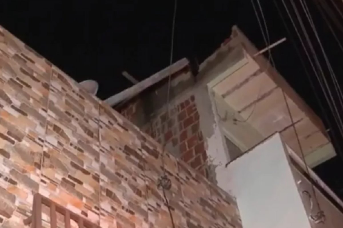 Homem cai do telhado de uma casa e morre no sul da Bahia