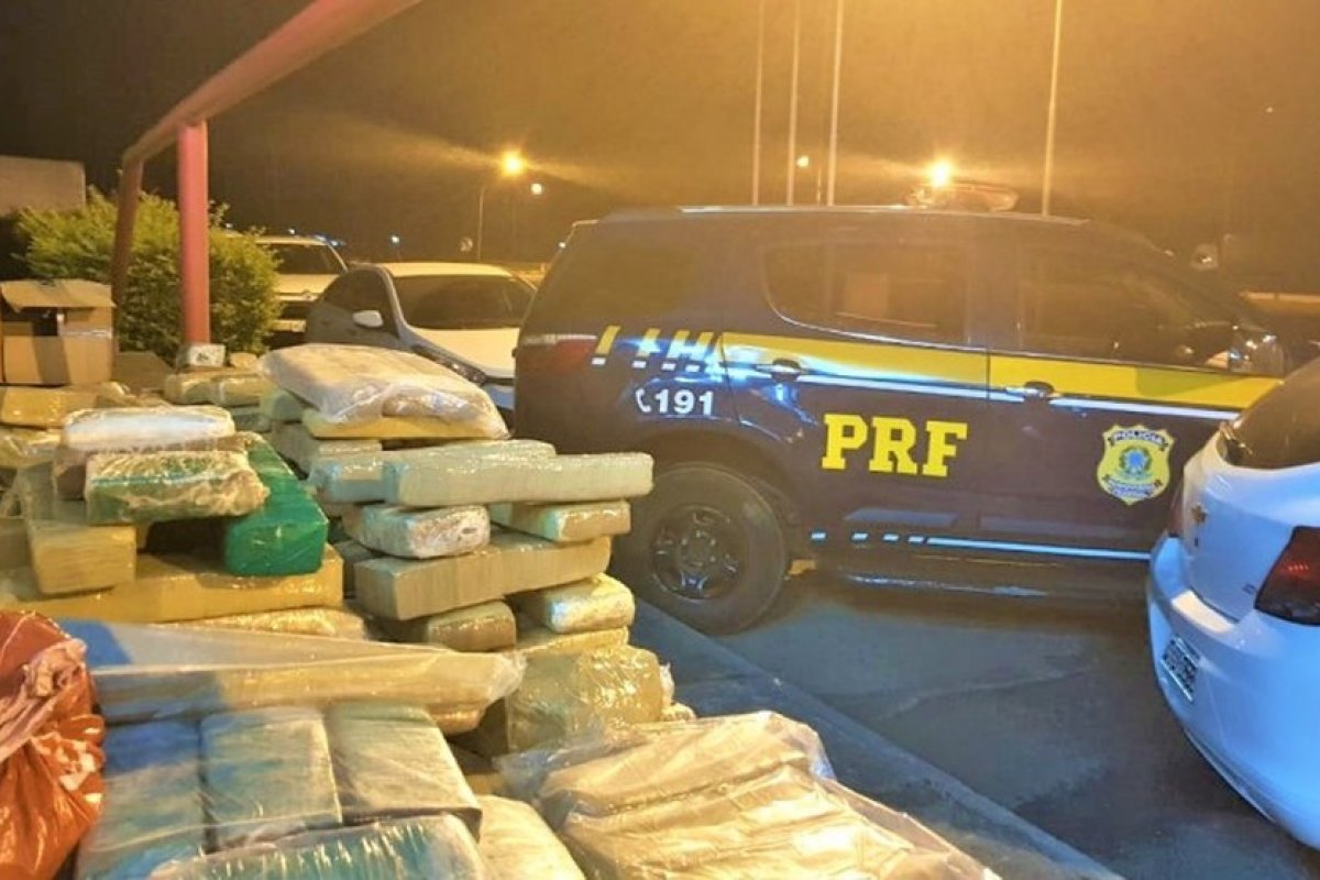 Na Bahia, duzentos quilos de maconha são apreendidos após perseguição policial em rodovia 