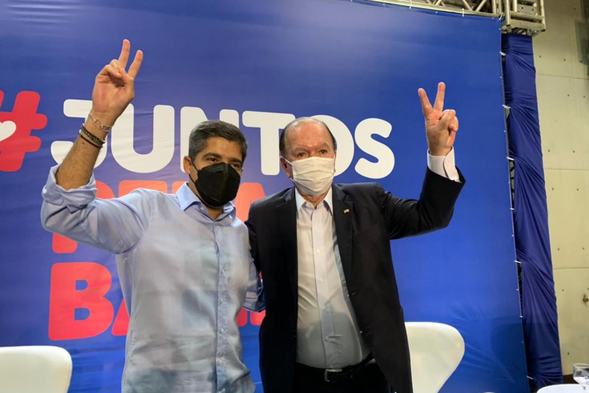 "Ganhei um Netinho", diz Leão em evento que oficializa união com Neto