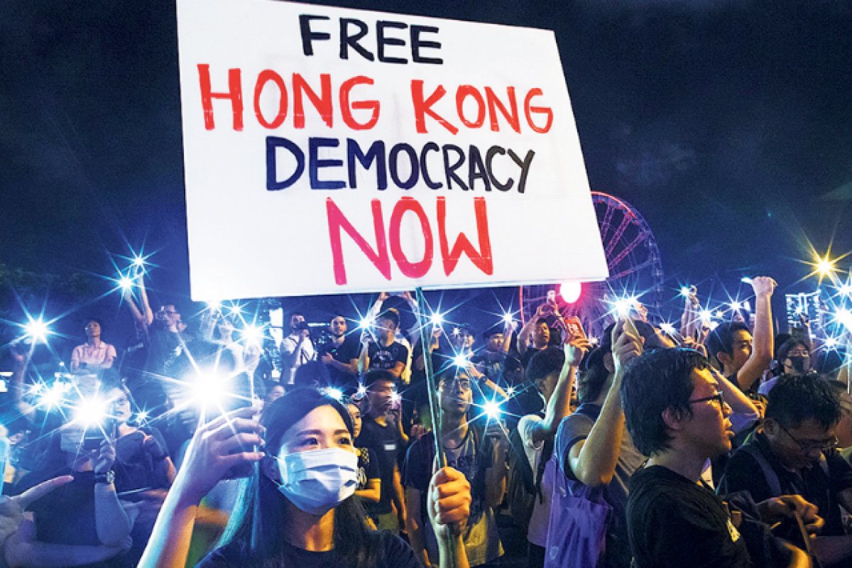 Governo de Hong Kong pede desculpas após polícia pulverizar mesquita durante protesto