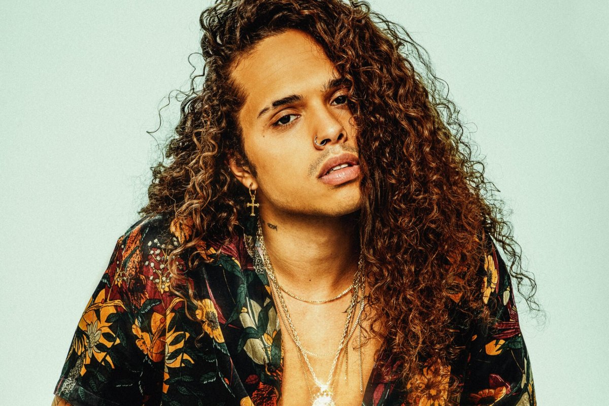 Vitão se apresenta no Hype Bar, neste sábado (19)