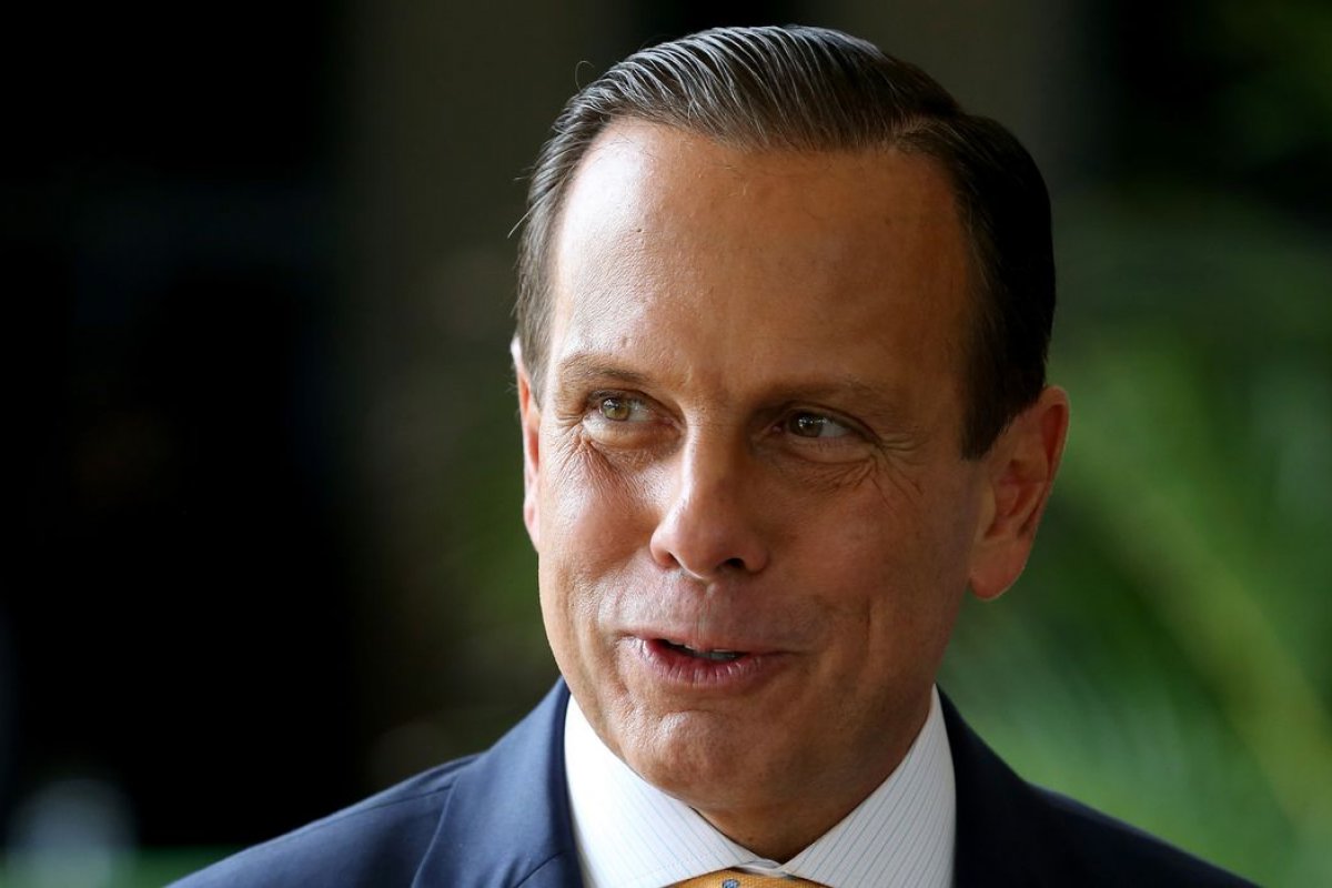 João Doria assina decreto que libera uso de máscaras em locais fechados no estado de São Paulo