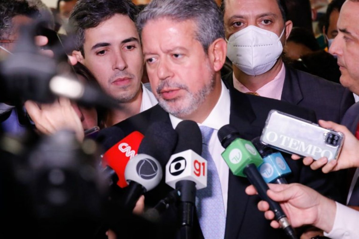 Câmara deve votar urgência do piso salarial da enfermagem na próxima semana