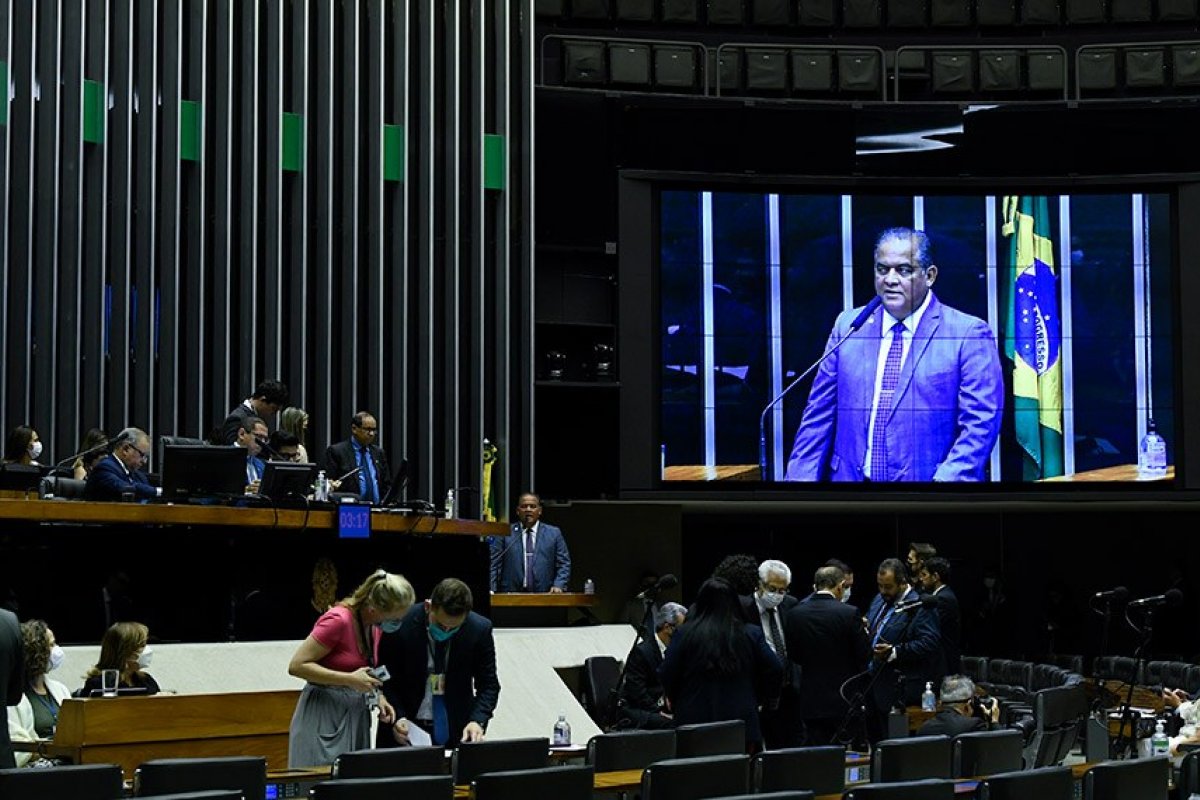 Veto de Bolsonaro à compensação de perdas do setor de eventos com a pandemia é derrubado