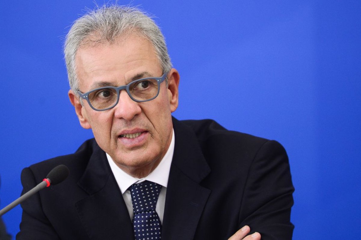Ministro de Minas e Energia anuncia antecipação dos projetos de petróleo