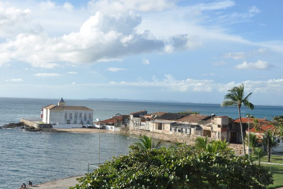 Corpo é encontrado por populares na Ponta do Humaitá, em Salvador