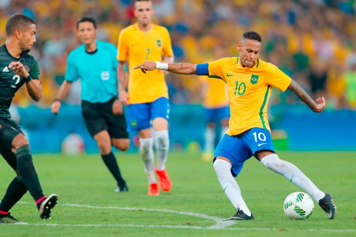 Brasil tem a terceira camisa de futebol mais cara do mundo; Argentina lidera o ranking