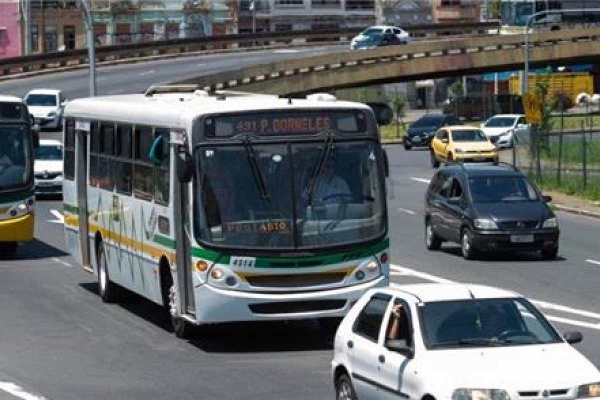 Agência Internacional de Energia sugere medidas para poupar petróleo