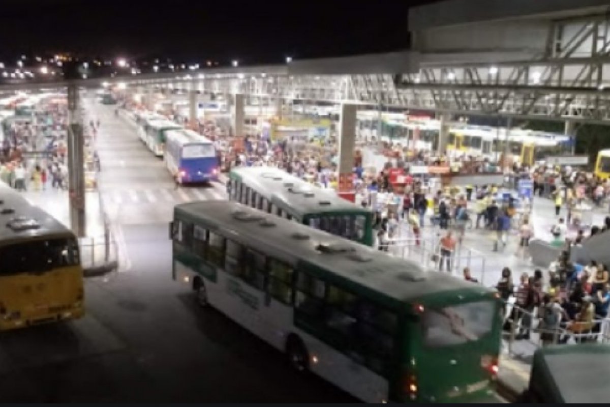 Jovem fica ferido após ser atacado a tiros na Estação Pirajá