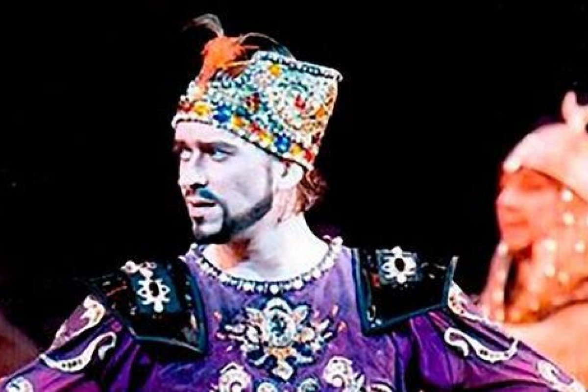 Bailarino ucraniano morre após ficar ferido durante bombardeio russo em Kiev