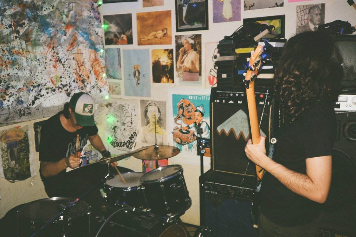 Lagarto Rei amplifica experimentos e lança primeiro disco 'Mundo Flutuante'