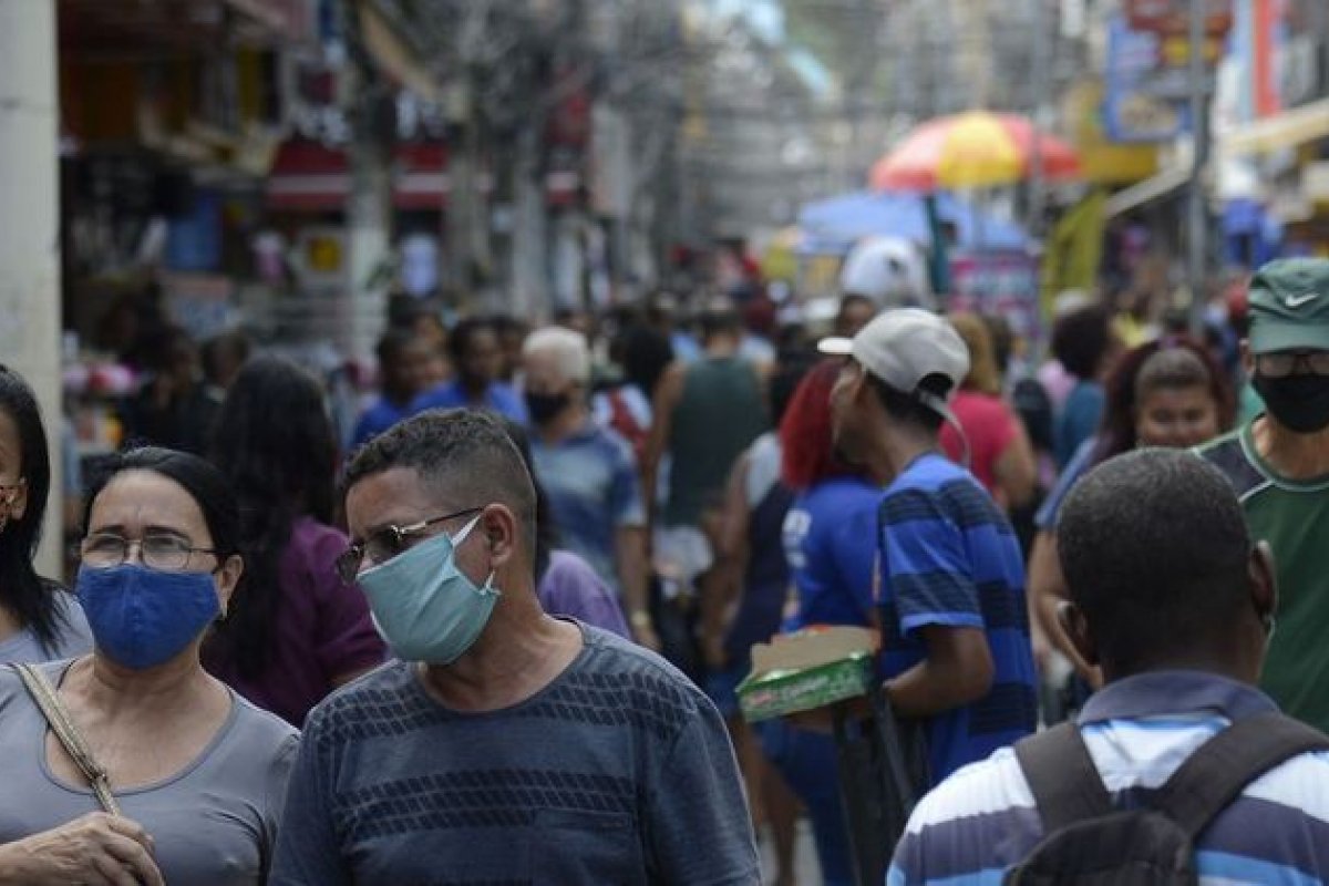 Ao menos 20 capitais e o Distrito Federal já flexibilizaram uso de máscaras