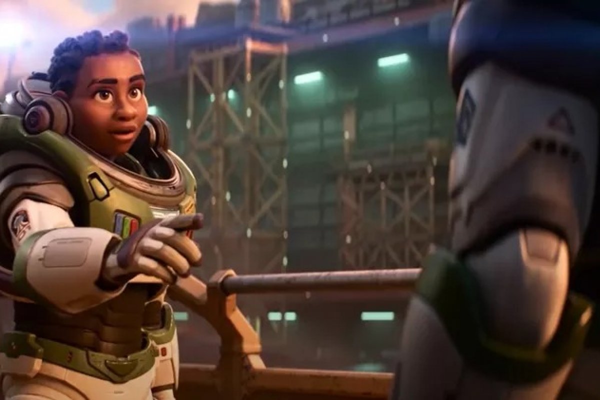 Pixar decide manter beijo lésbico em filme 'Lightyear', diz revista