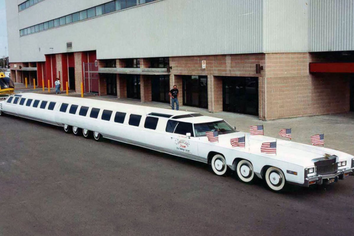 Carro mais longo do mundo ganha piscina e heliponto