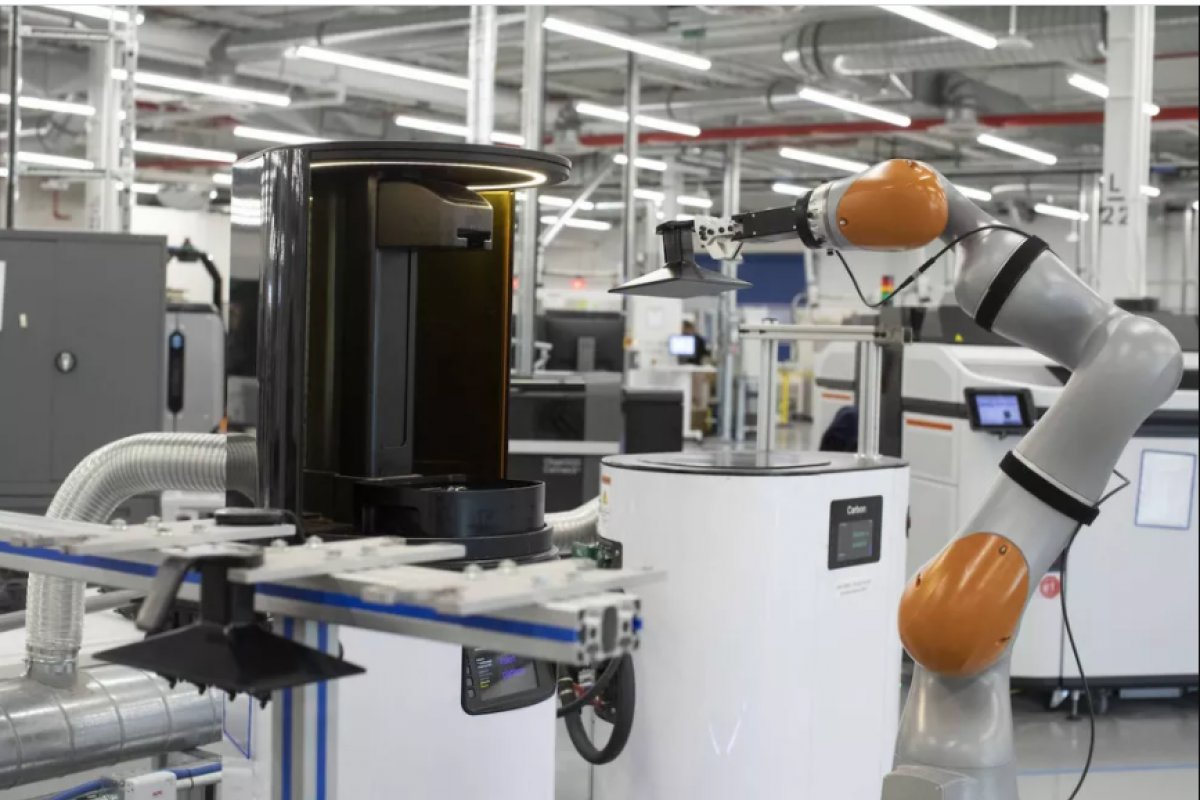 Robôs pertencentes a Ford operam impressoras 3D sem controle de humanos