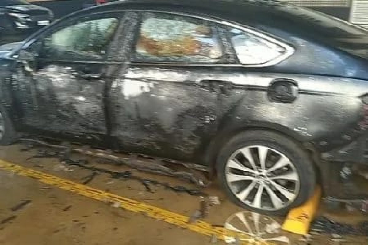 Veículos oficiais ficam destruídos após incêndio no Planalto