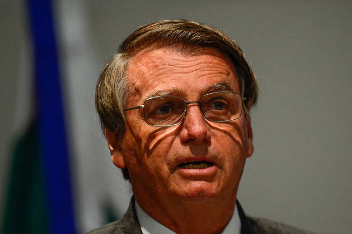 PT é o culpado pelo aumento do preço dos combustíveis, afirma Bolsonaro