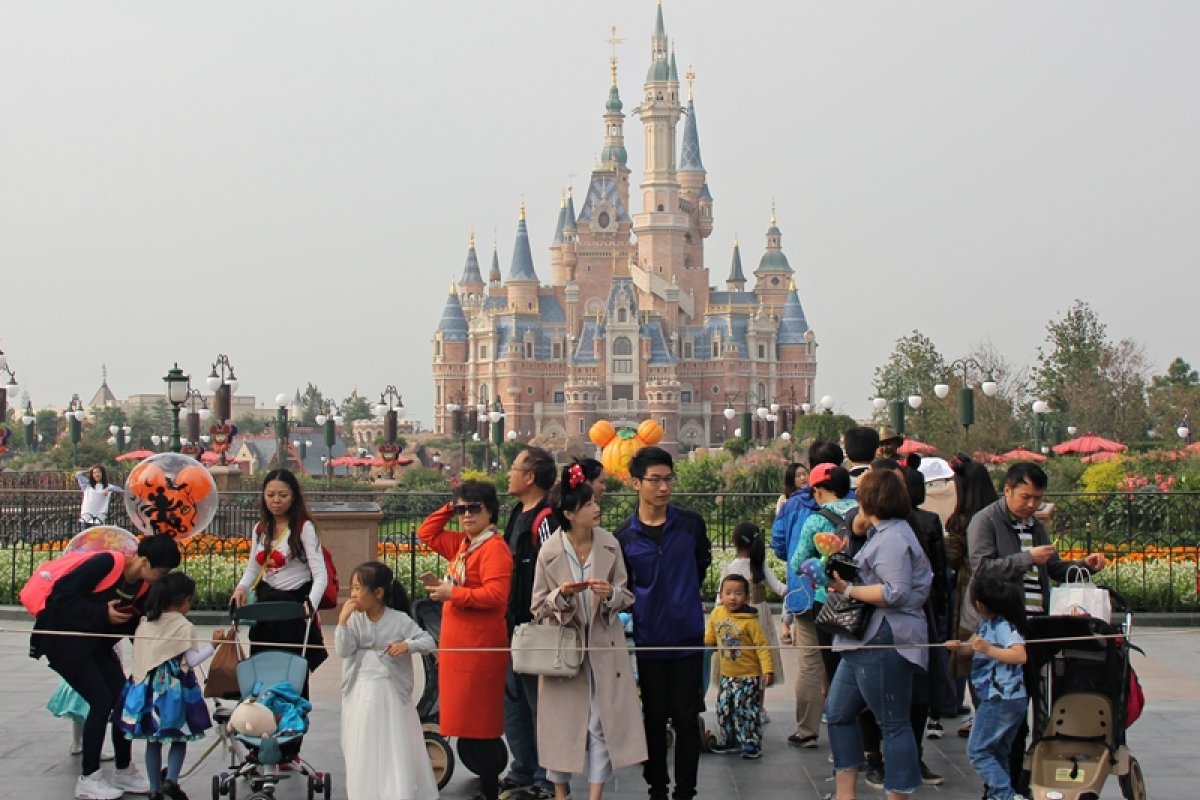 Parque da Disney em Xangai interrompe atividades por surto de Covid-19