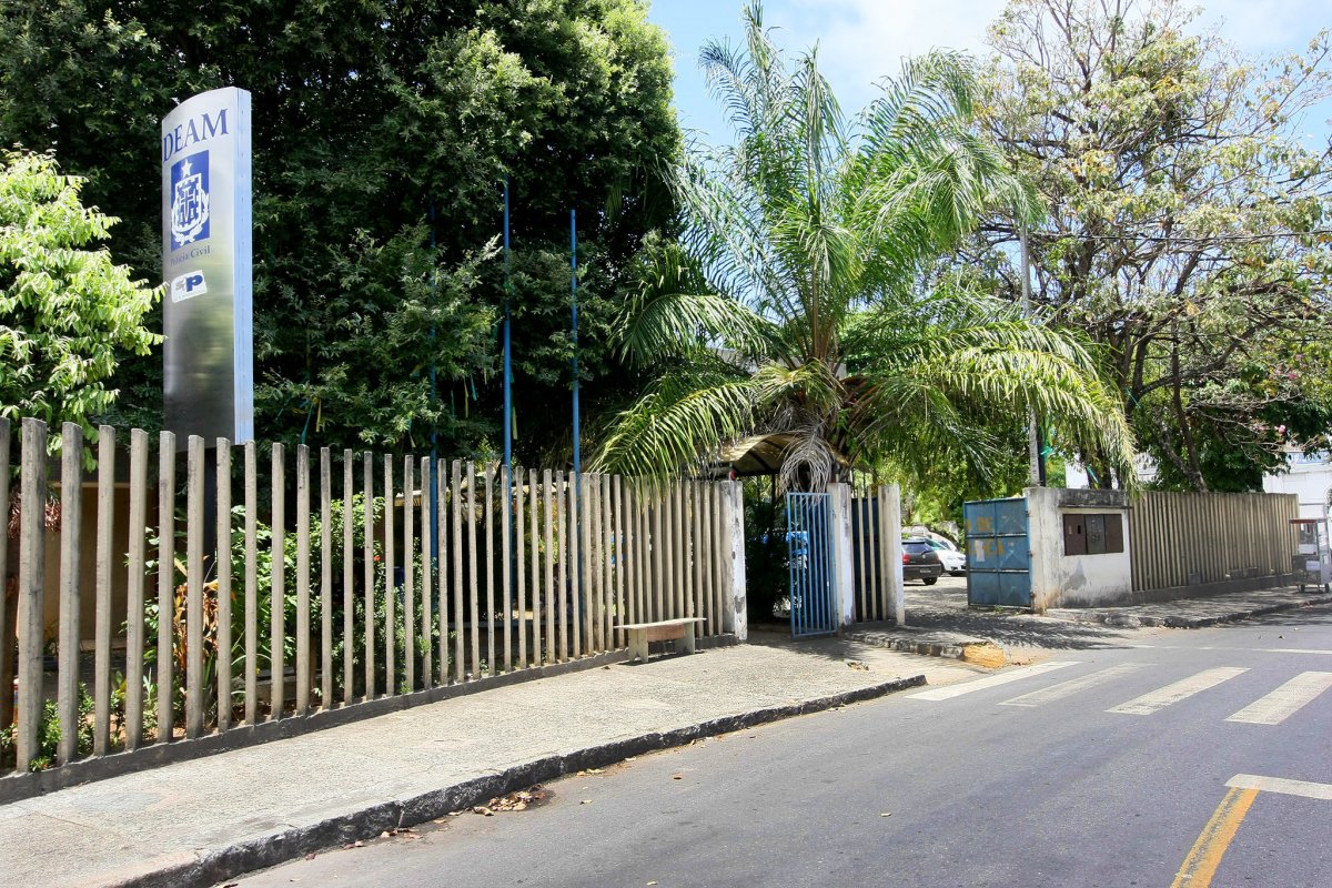Idosa de 65 anos é esfaqueada dentro de casa em Salvador