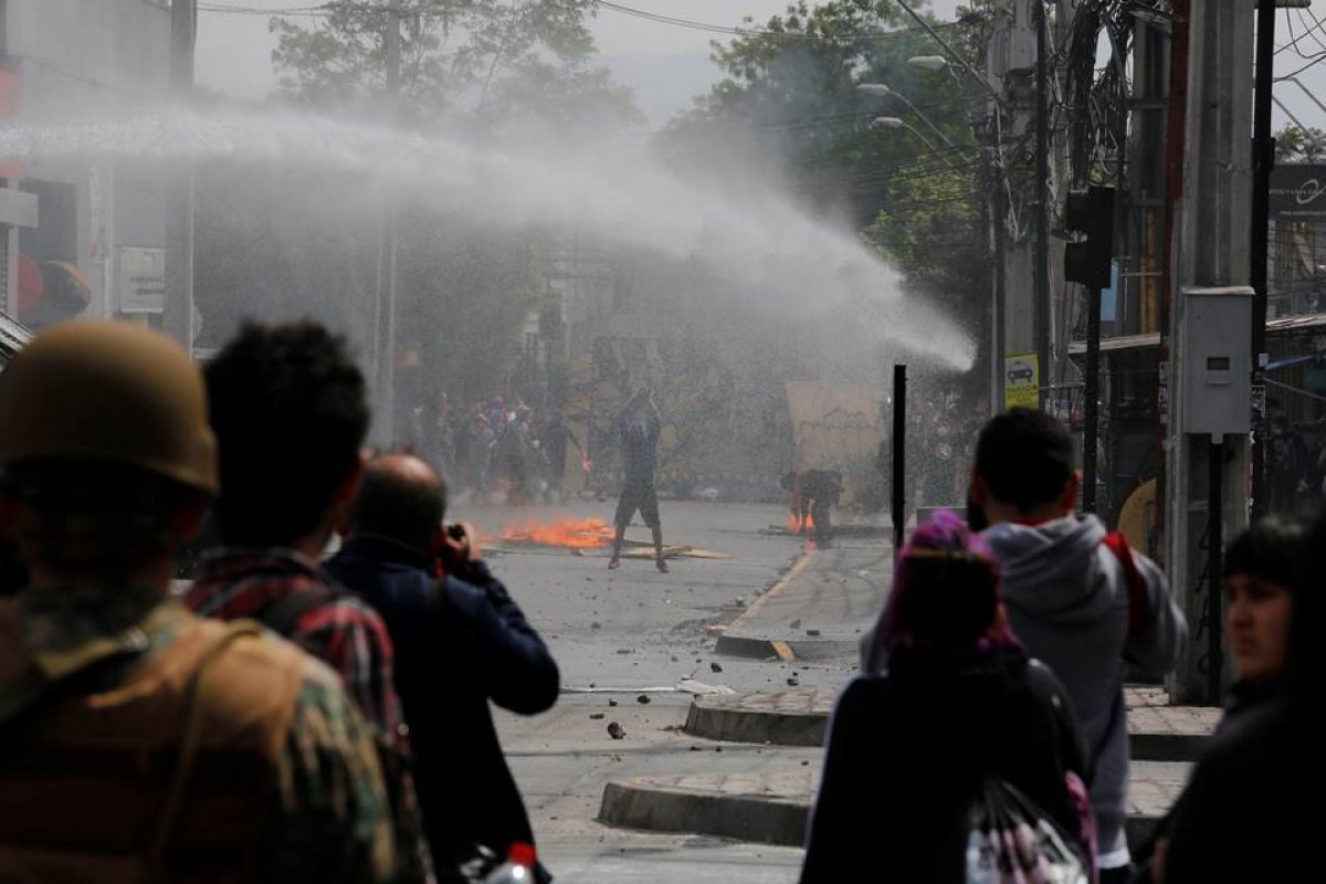 Consumidores podem remarcar ou cancelar viagens para o Chile após onda de protestos