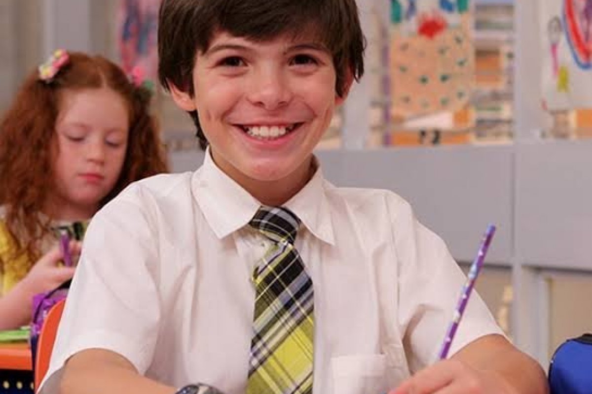 Ator que fez muito sucesso na novela infantil Carrossel disponibiliza na web, a partir de 70 reais, vídeos e fotos picantes!