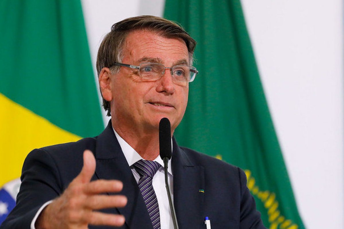'Chega de pagar caro para atravessar o rio', diz Bolsonaro em vistoria da construção da ponte sobre o Rio Araguaia
