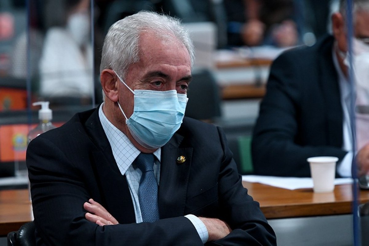 Otto Alencar supera Leão e Zé Ronaldo com 21% das intenções de votos ao Senado