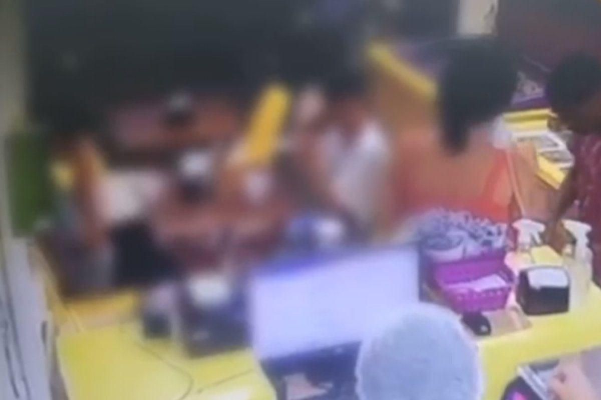 Dupla assalta sorveteria na região do Parque Julio Cesar, em Salvador