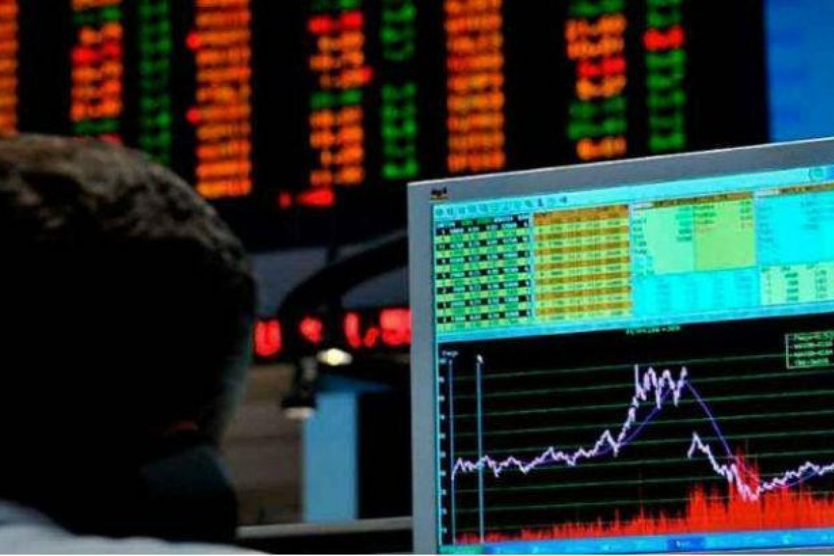 Ibovespa fecha acima dos 106 mil pontos e bate recorde histórico