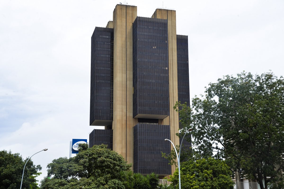 Meta da inflação deve ser superada pelo 2º ano seguido, diz BC
