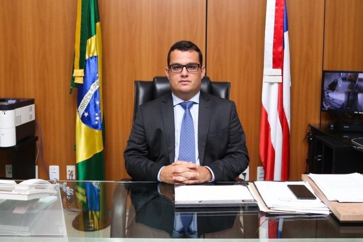 Alex Lima nega projeto para manter Nelson Leal na presidência da Alba