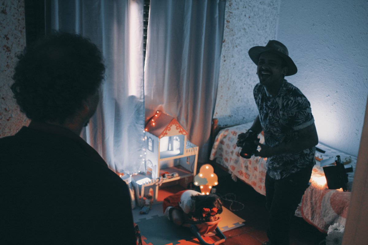 Selva Stone aborda assédio infantil no lúdico clipe de 'A Rosa e o Vento'