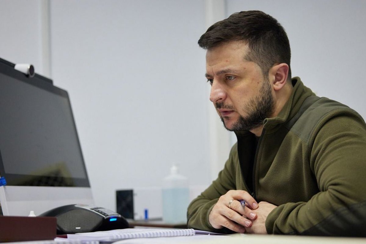 A Ucrânia precisa de ajuda militar da Otan sem restrições, afirma Zelensky