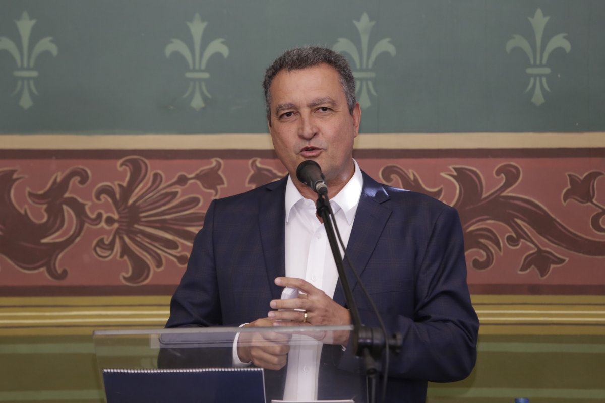 Rui afirma que Estado e municípios já realizam descarte do óleo retirado