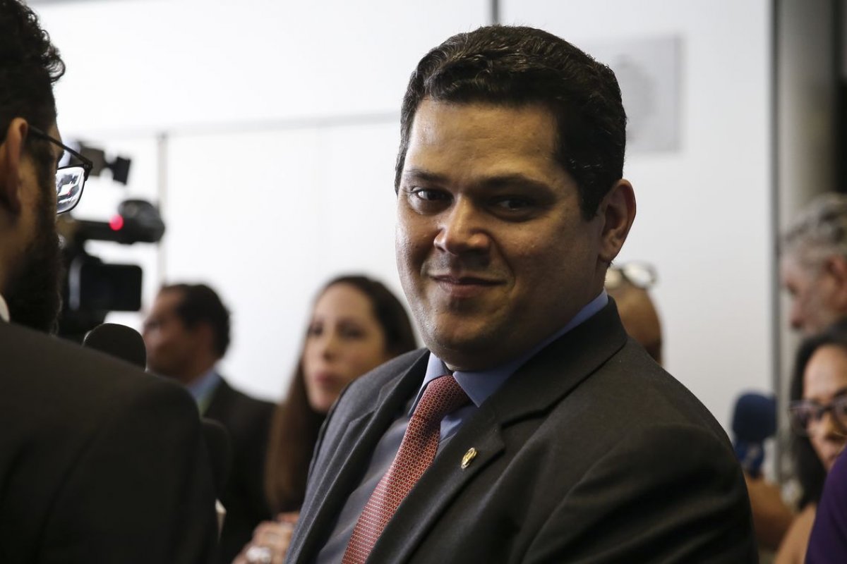 Davi Alcolumbre poderá assumir a presidência da República esta semana