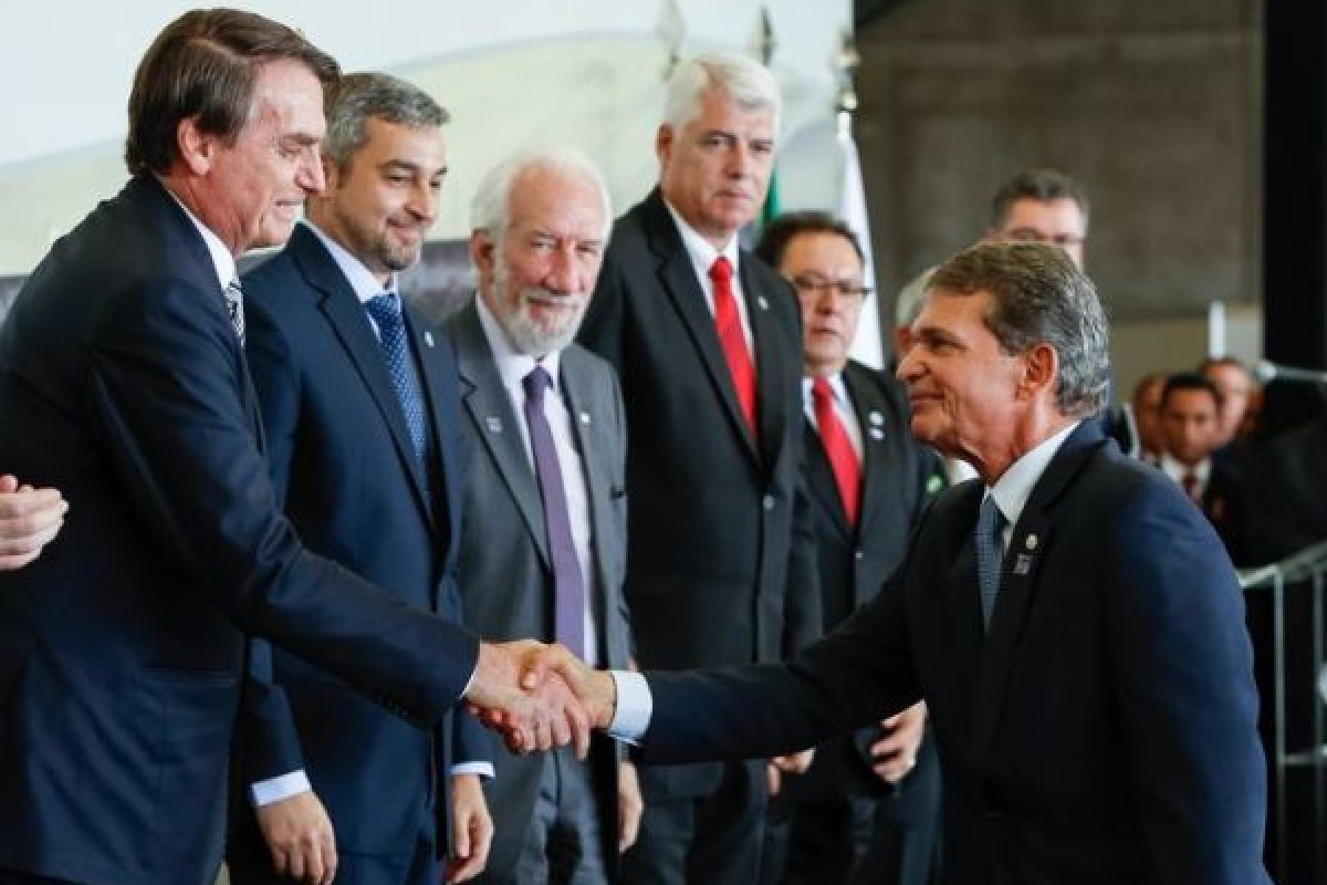 Bolsonaro avalia sobre demissão do presidente da Petrobras em março, diz coluna