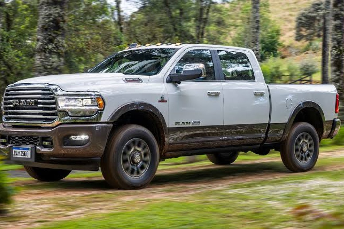 RAM 3500 é lançada no Brasil com motor de 377cv e 117kgfm: conheça 