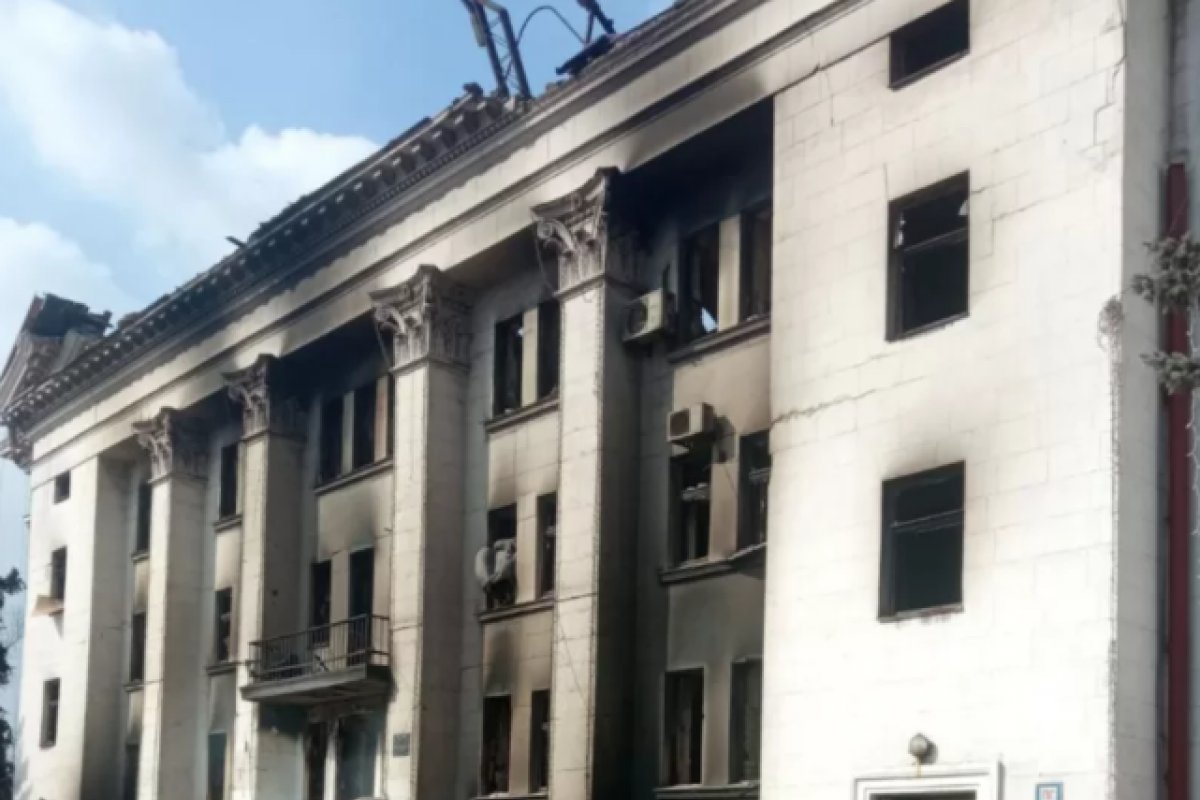 Ucrânia confirma 300 mortos em ataque a teatro