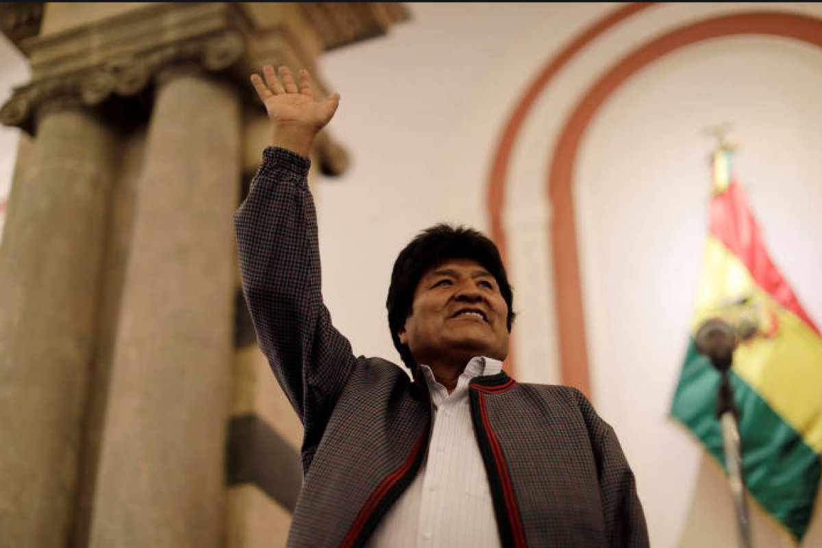 Evo Morales é reeleito presidente da Bolívia