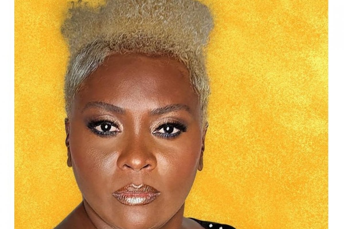 Paula Sanffer, vocalista da Timbaladies, estreia carreira solo com single Nossa História!