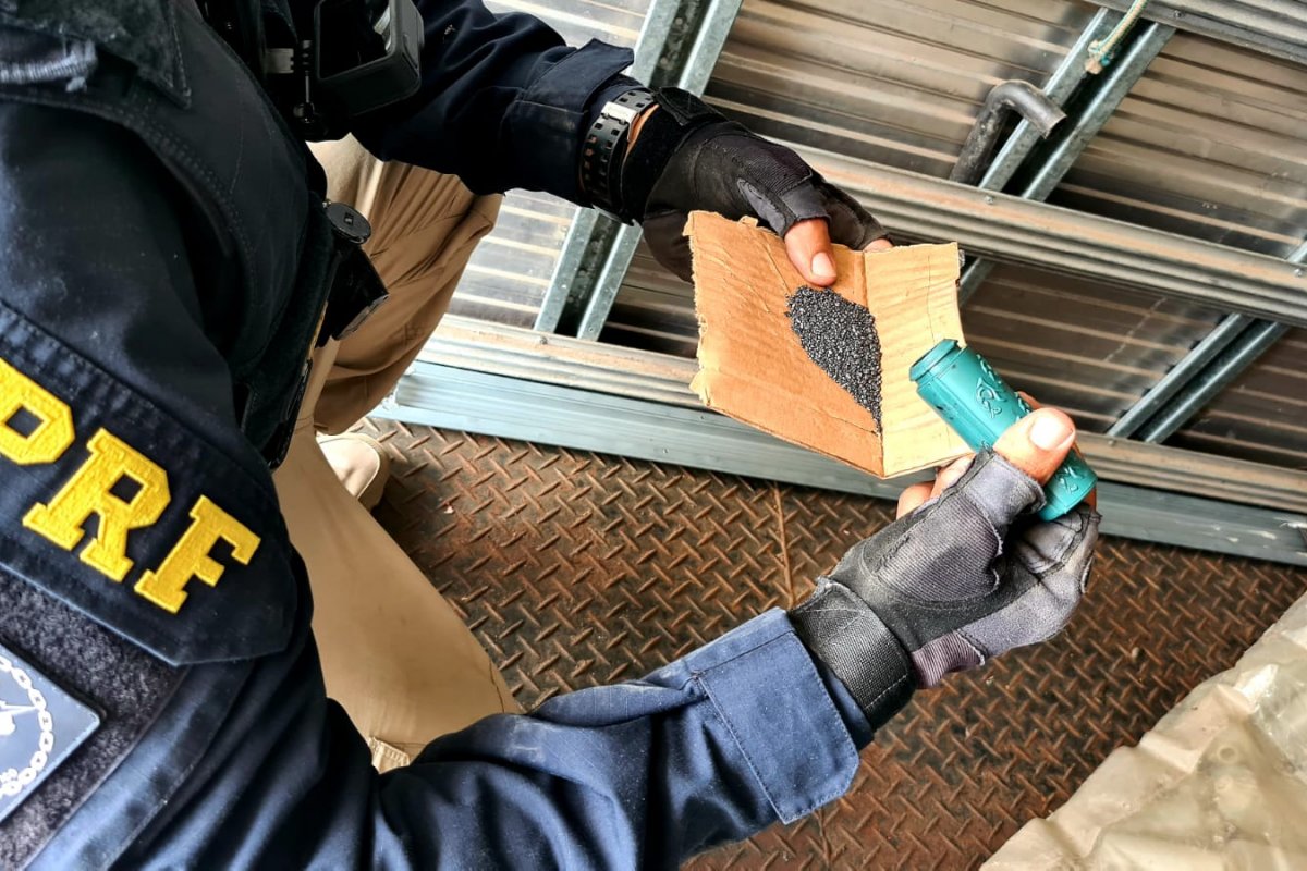 PRF apreende mais de 1 tonelada de material explosivo em Jequié, na Bahia