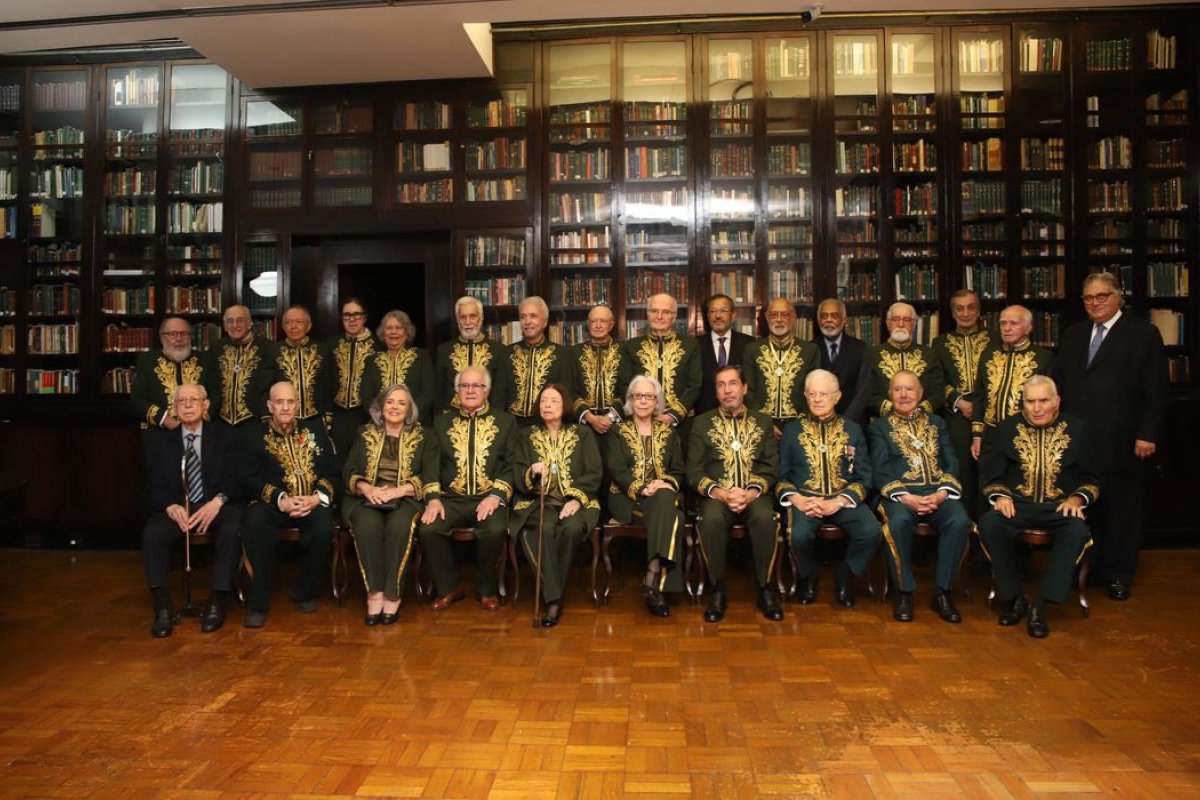 Fernanda Montenegro toma posse na cadeira 17 da ABL