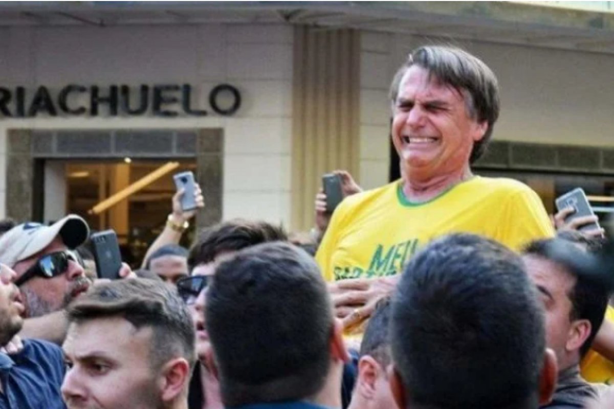 Vídeo: Bolsonaro publica cenas da facada e sua trajetória na Presidência