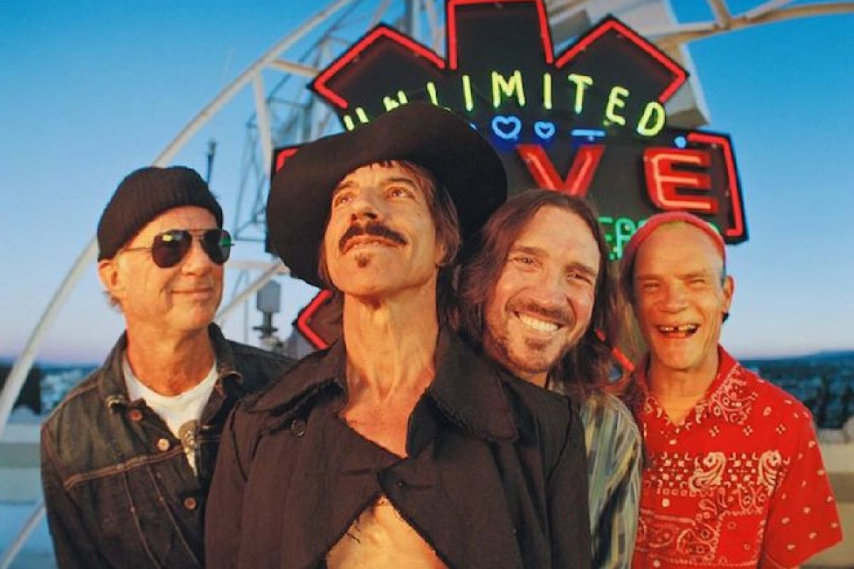 Em tom melancólico, Red Hot Chili Peppers lança “Not The One”