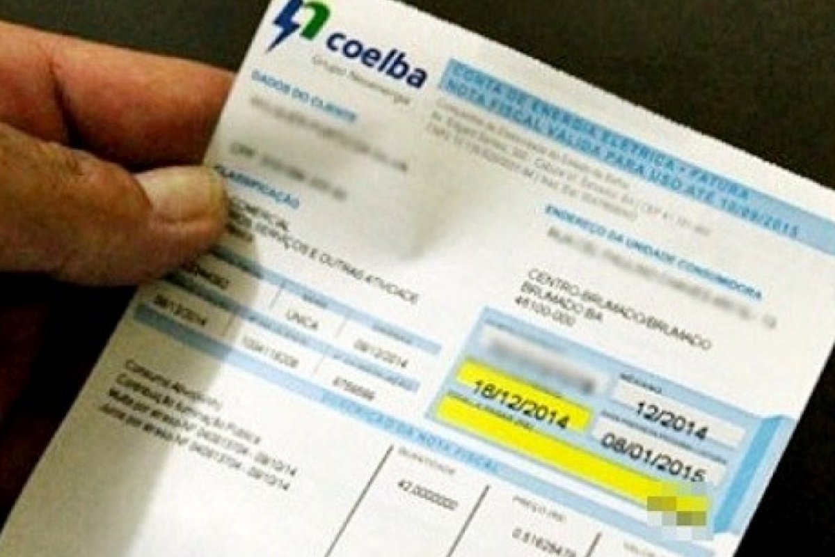 Coelba monta unidade móvel para troca de lâmpadas e negociações em Pernambués