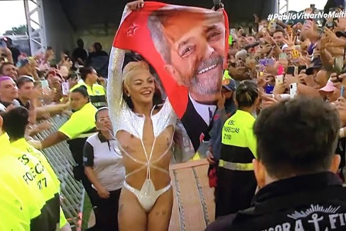 Pabllo Vittar levanta bandeira de Lula e grita "Fora, Bolsonaro" em show no Lollapalooza e partido do Presidente vai ao TSE!