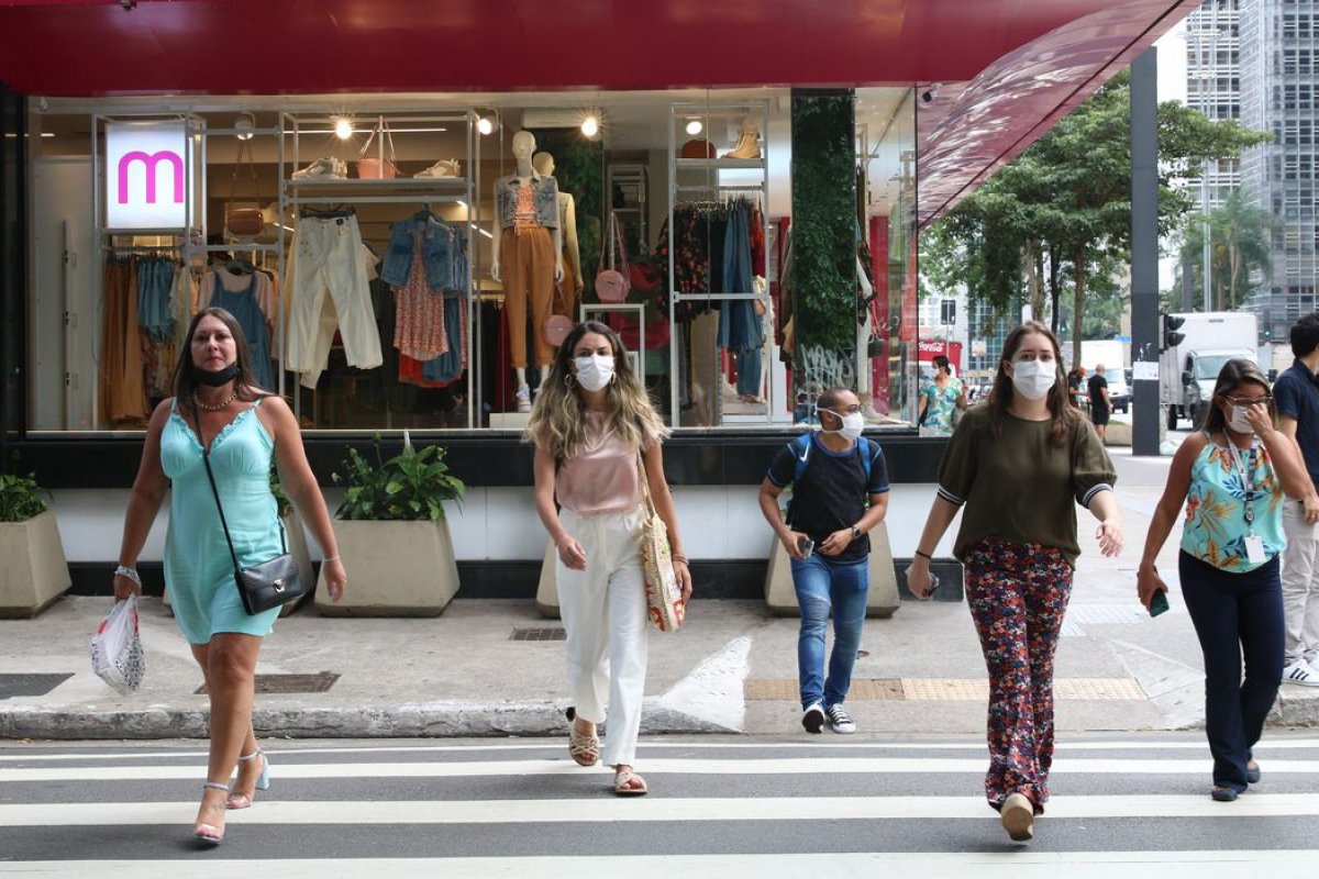 Desde o início da pandemia, Brasil soma 29,83 milhões de casos e mais de 678 mil mortes